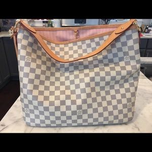 Like New authentic Louis Vuitton Delightful MM